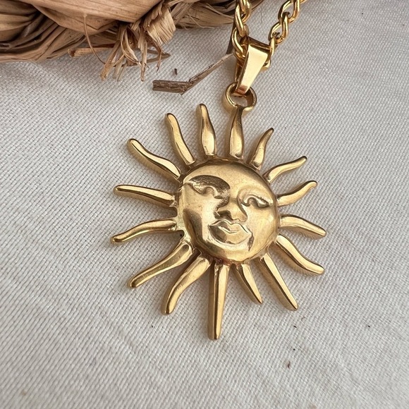 18k Gold Plated Sun Necklace Chain stainless steel womens jewelry NWT - Picture 3 of 5
